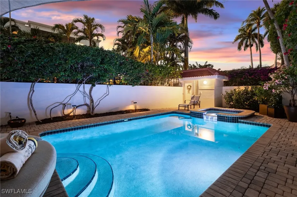 450 10th Avenue S Naples FL 34102