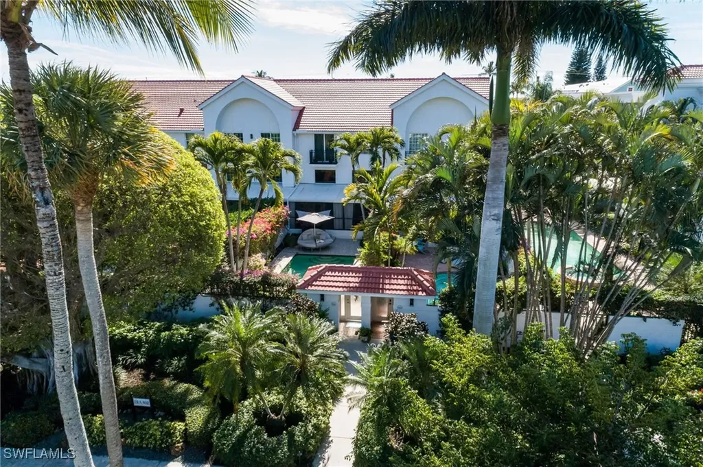 450 10th Avenue S Naples FL 34102