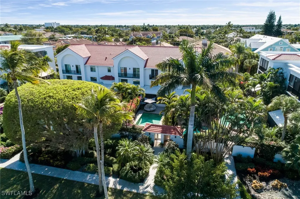 450 10th Avenue S Naples FL 34102