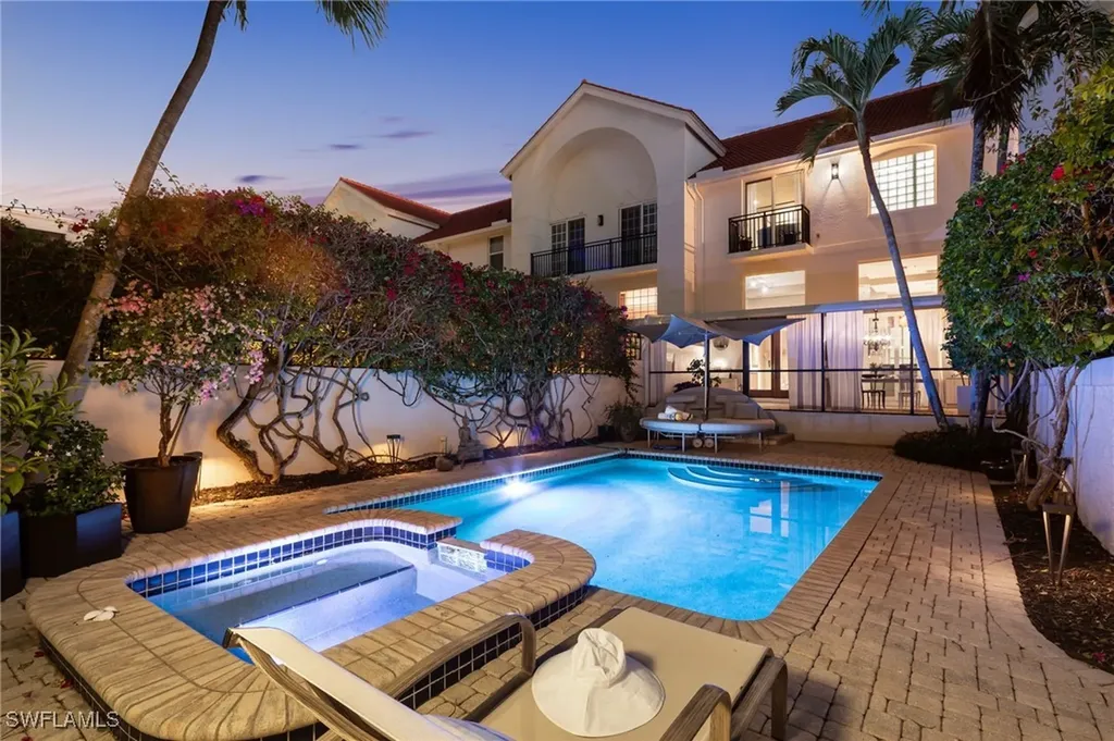 450 10th Avenue S Naples FL 34102