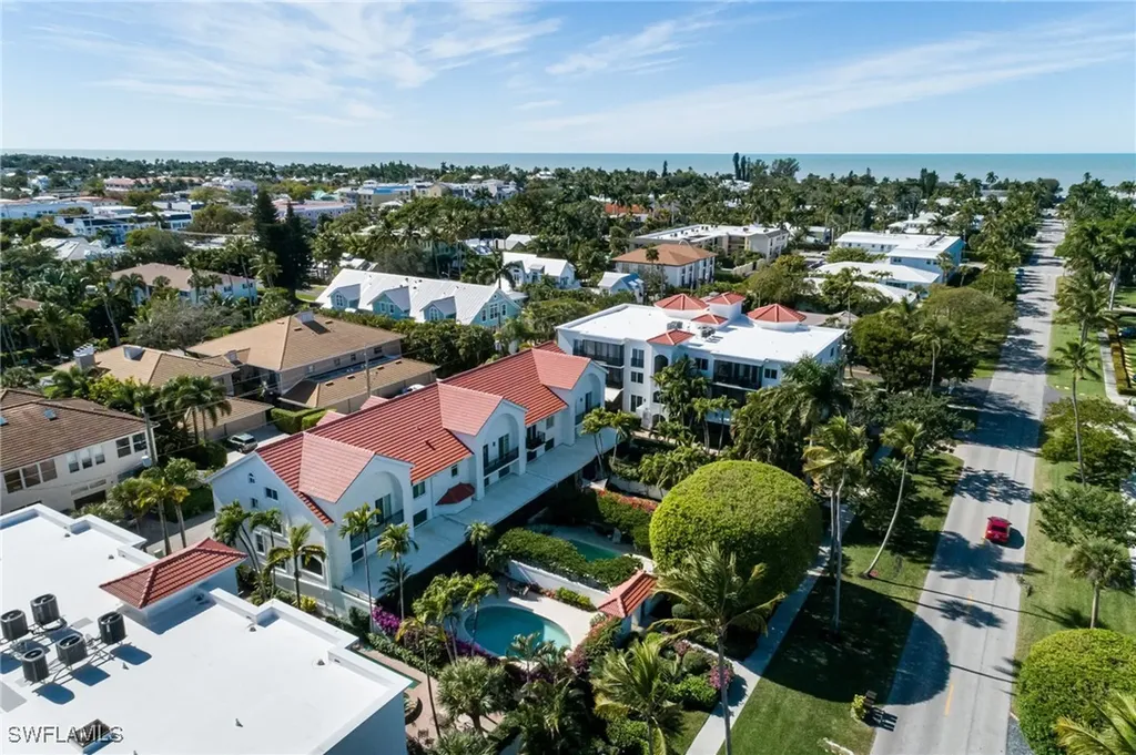 450 10th Avenue S Naples FL 34102