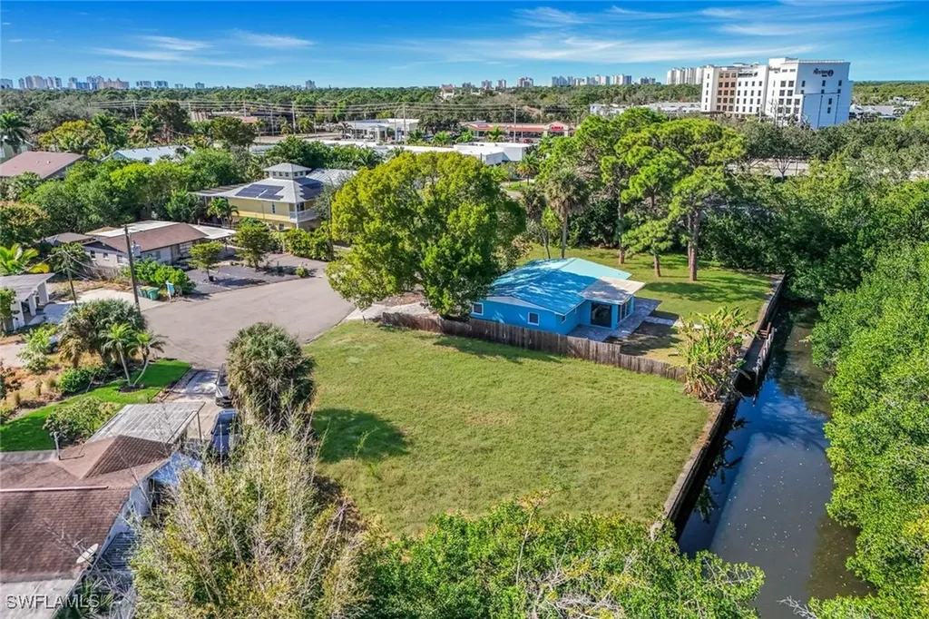59 River Court Naples FL 34110