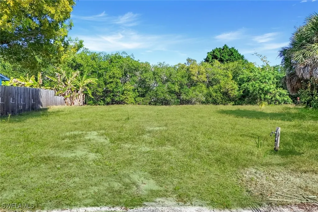 59 River Court Naples FL 34110