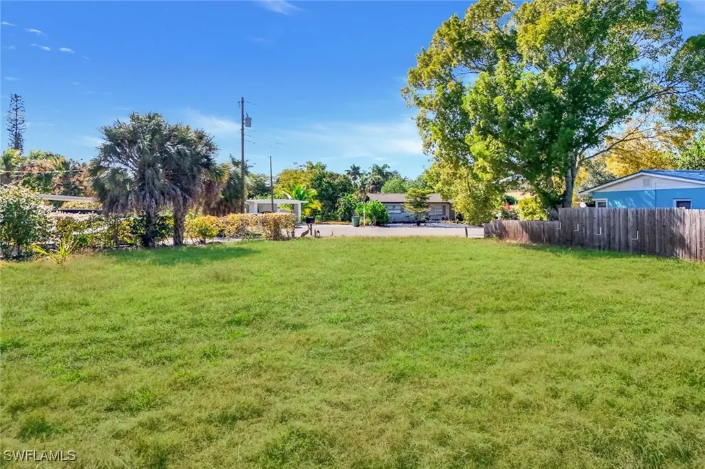 59 River Court Naples FL 34110