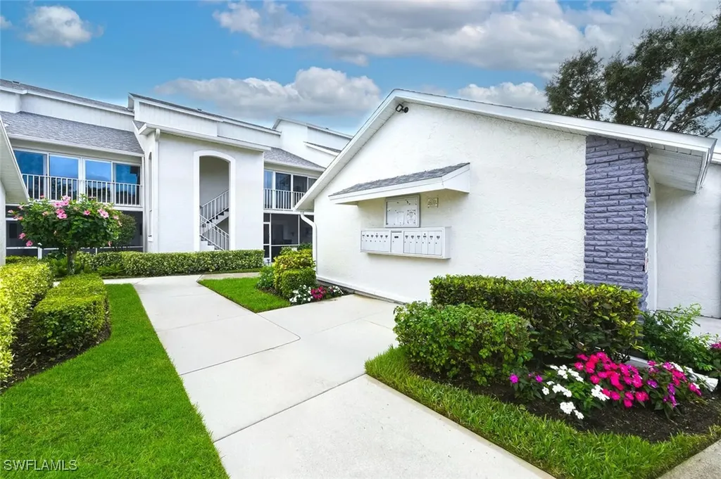 470 Country Hollow Court Naples FL 34104