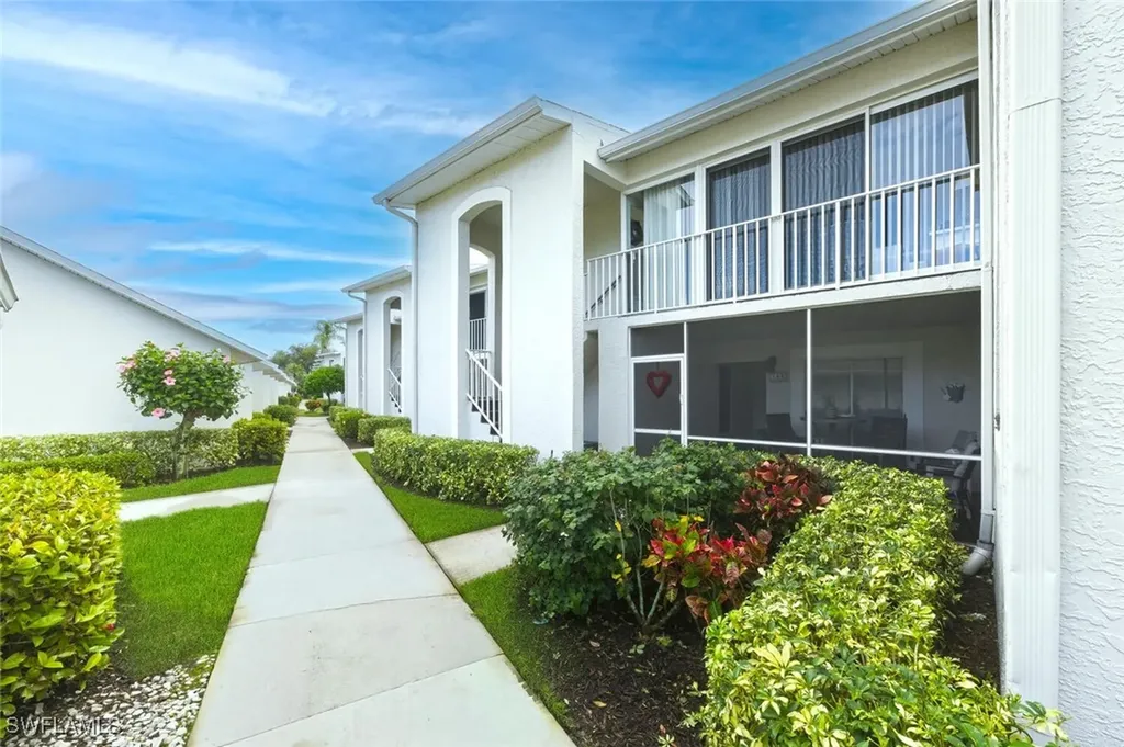 470 Country Hollow Court Naples FL 34104