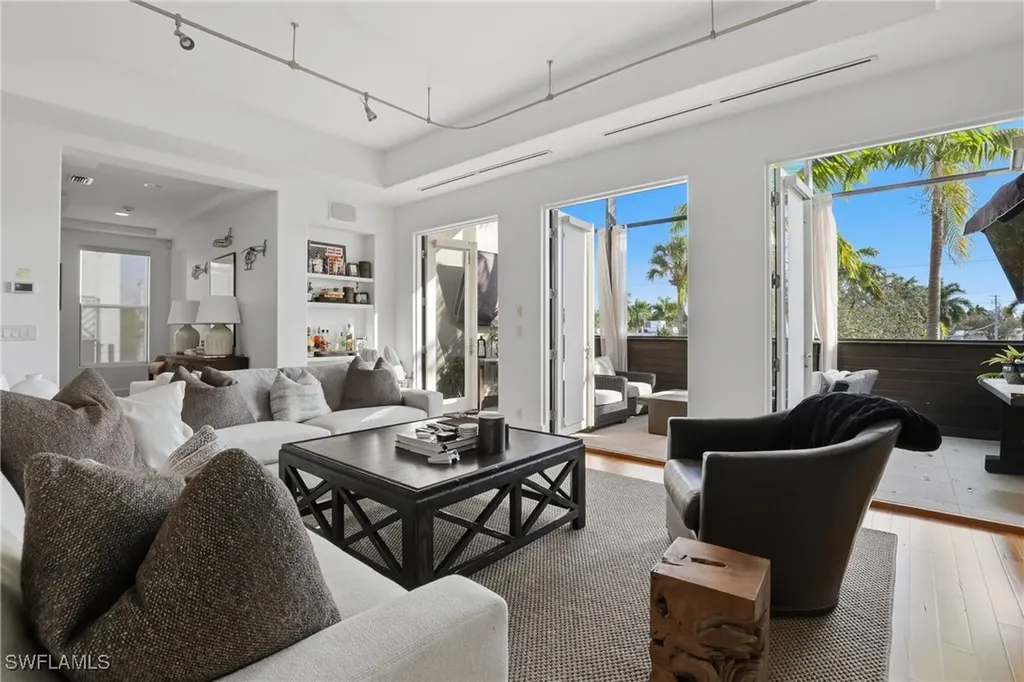 340 12th Avenue S Naples FL 34102