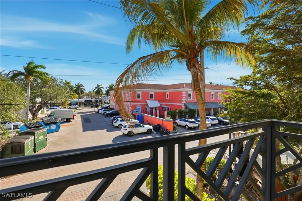 340 12th Avenue S Naples FL 34102