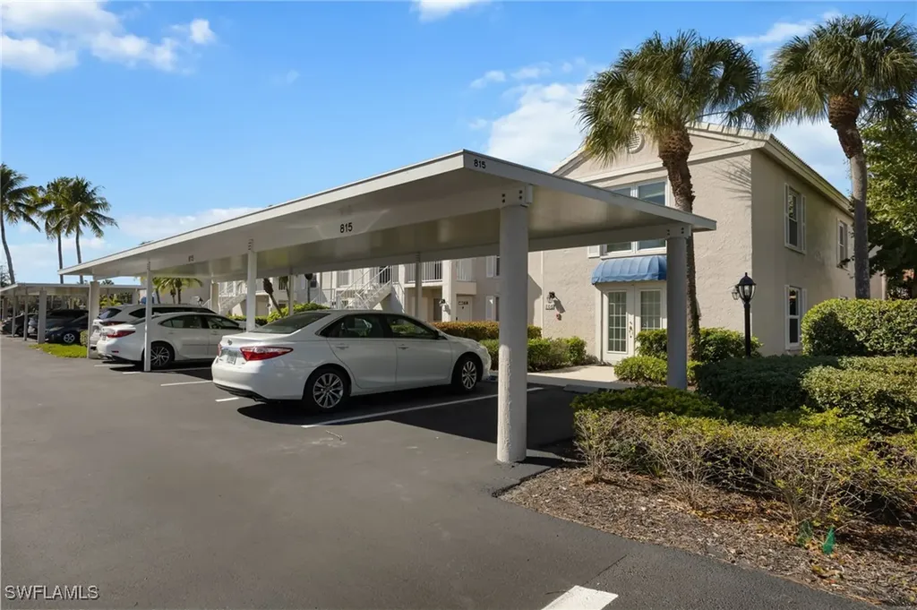 815 Gulf Pavilion Drive Naples FL 34108