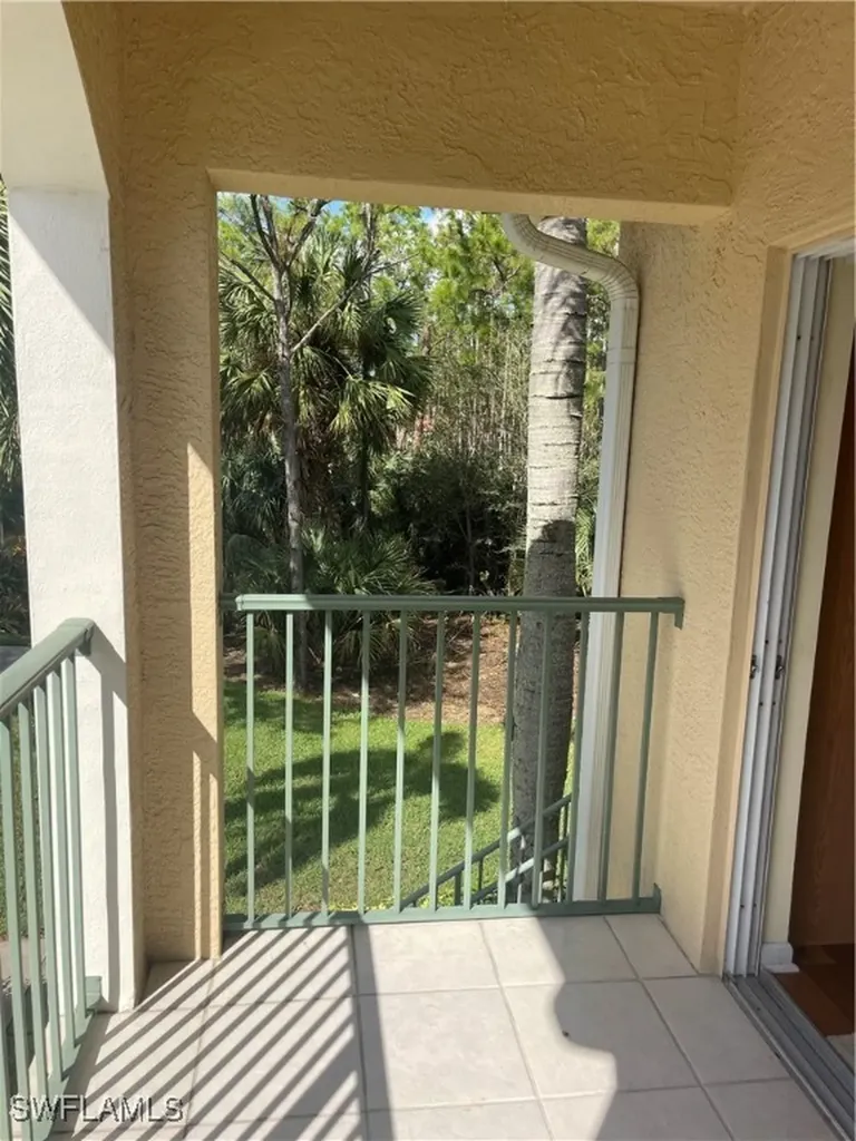 1260 Wildwood Lakes Boulevard Naples FL 34104