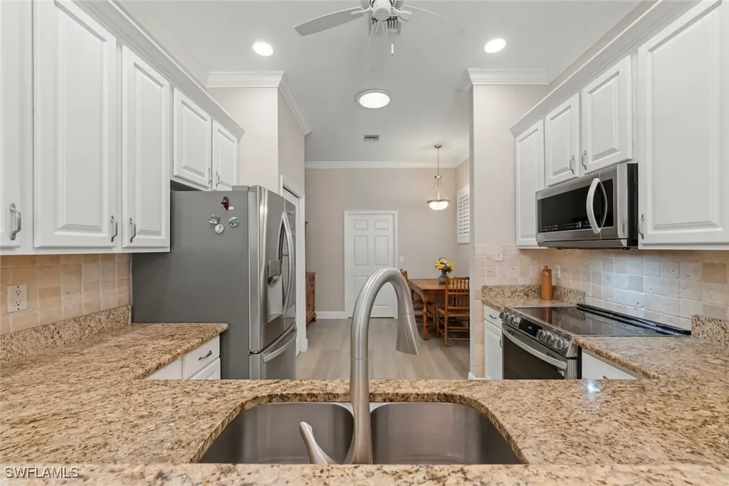 3653 Periwinkle Way Naples FL 34114