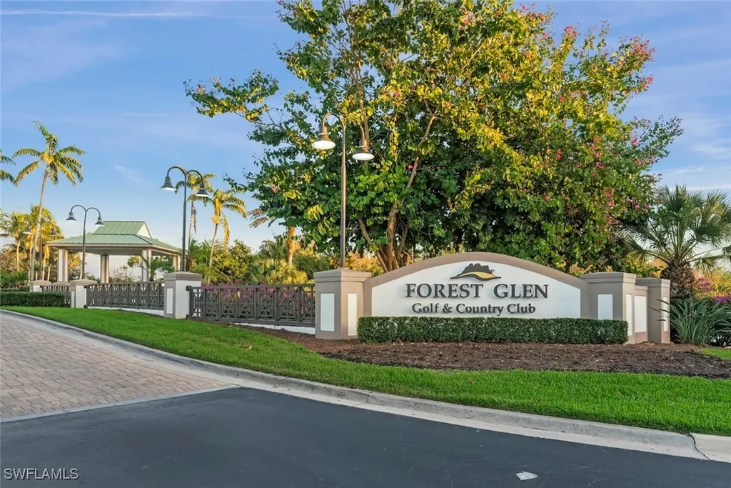 3653 Periwinkle Way Naples FL 34114