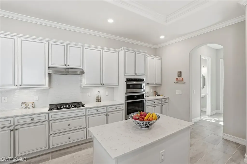 2235 Somerset Place Naples FL 34120