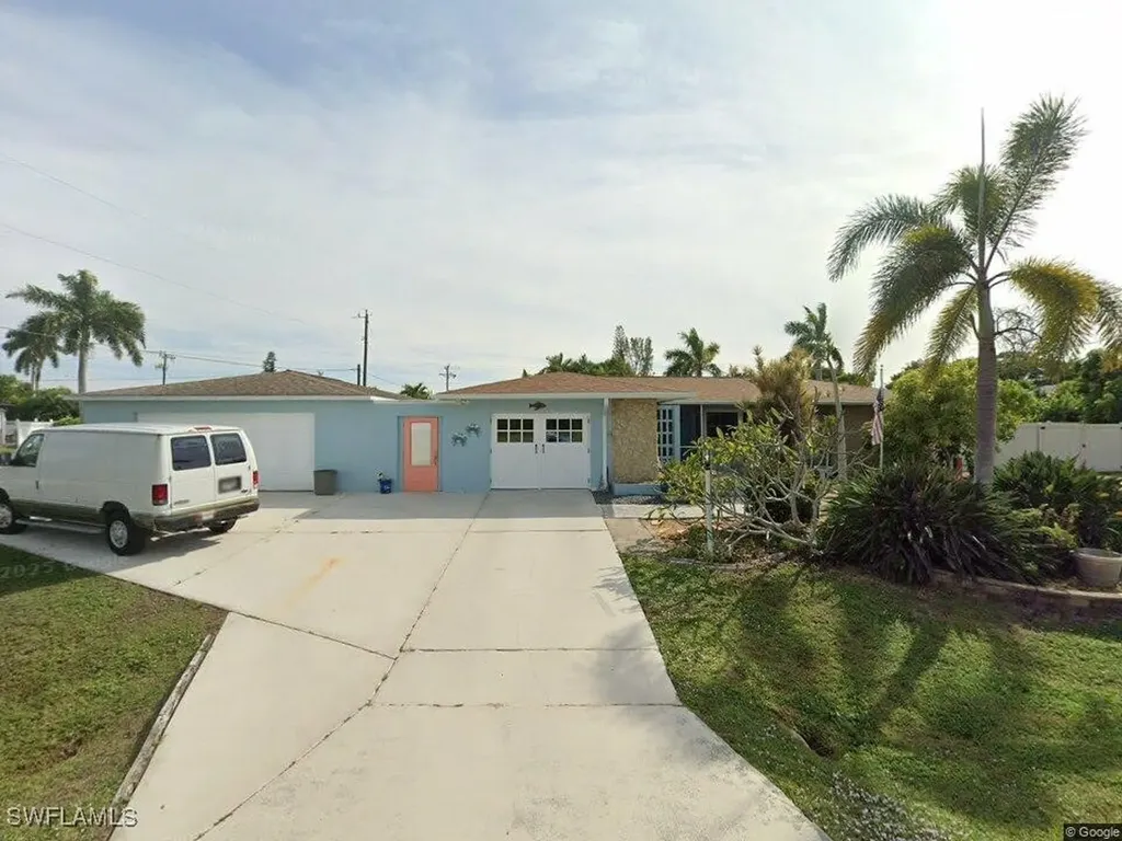 864 SE 41st Street Cape Coral FL 33904