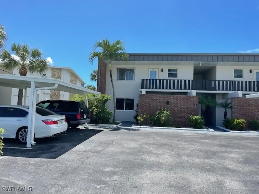 632 Victoria Drive Cape Coral FL 33904