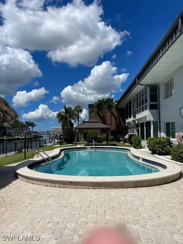 632 Victoria Drive Cape Coral FL 33904
