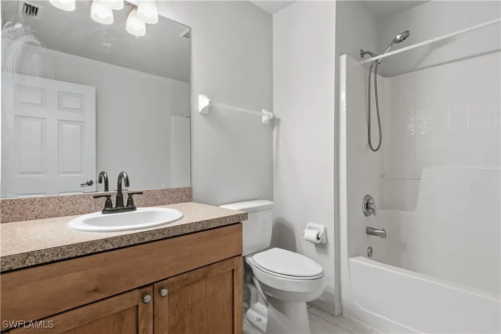 516/518 SE 5th Place Cape Coral FL 33990