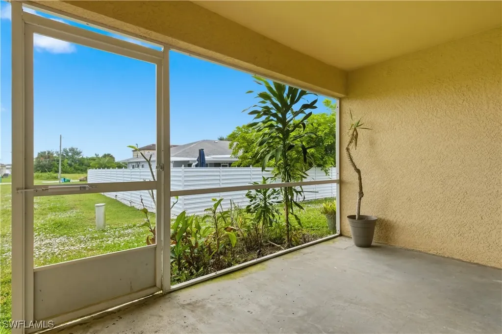 516/518 SE 5th Place Cape Coral FL 33990