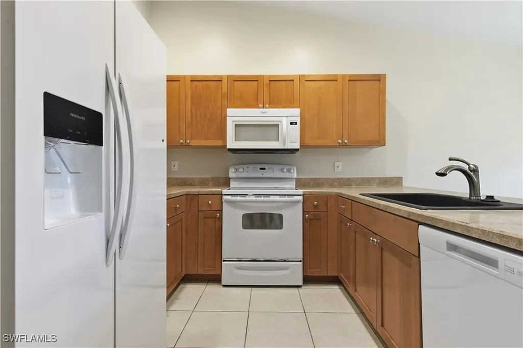 516/518 SE 5th Place Cape Coral FL 33990