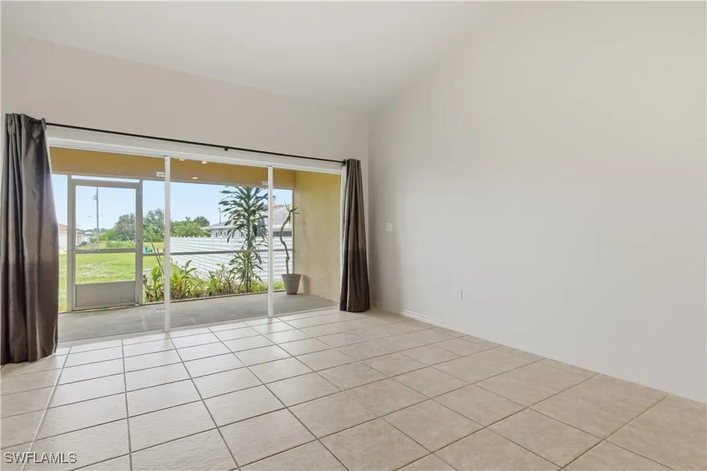 516/518 SE 5th Place Cape Coral FL 33990