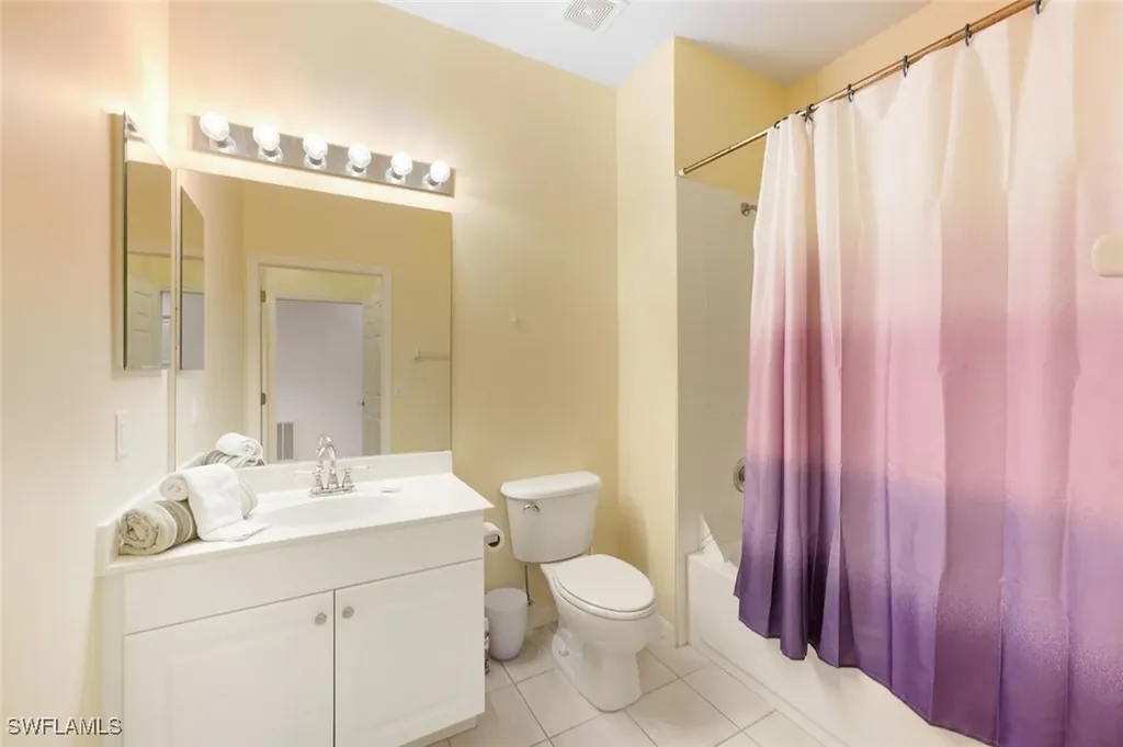 4843 Hampshire Court Naples FL 34112