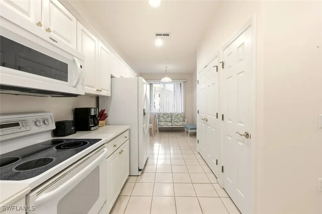 4843 Hampshire Court Naples FL 34112