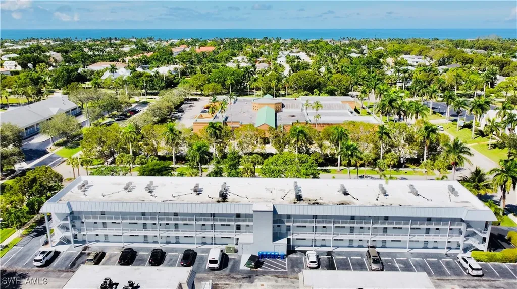 72 7th Street S Naples FL 34102