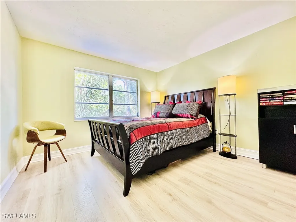 72 7th Street S Naples FL 34102