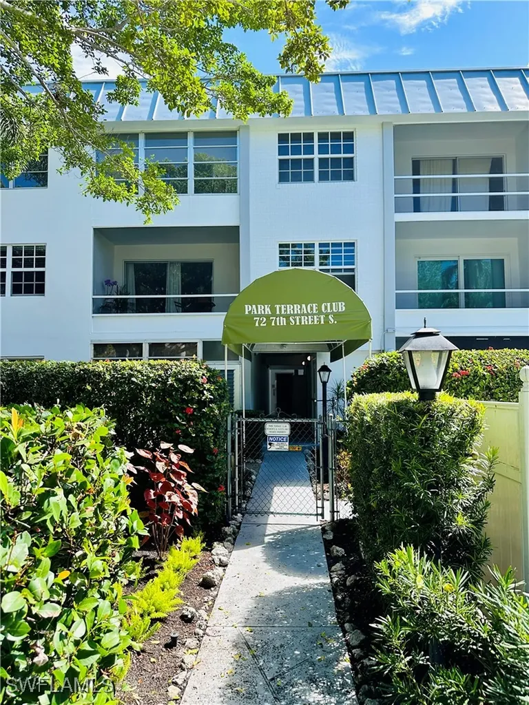 72 7th Street S Naples FL 34102