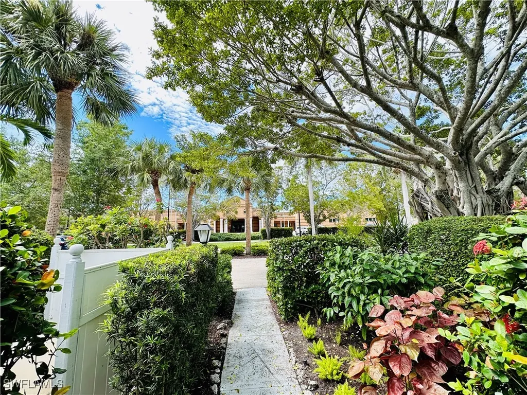72 7th Street S Naples FL 34102