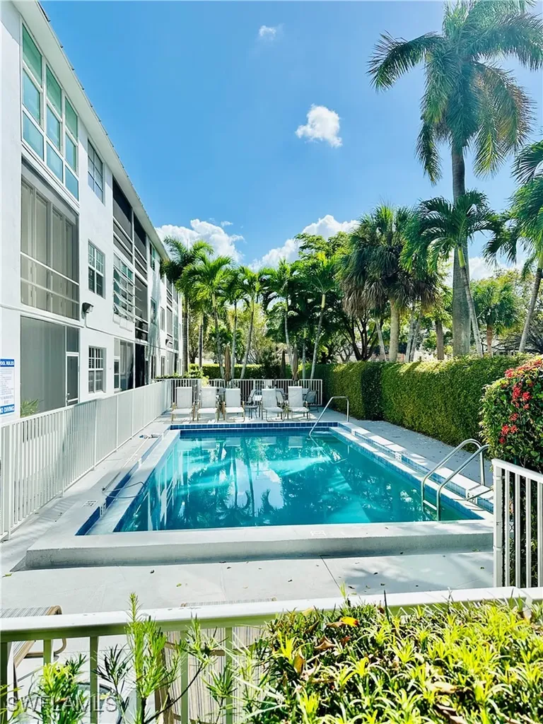 72 7th Street S Naples FL 34102