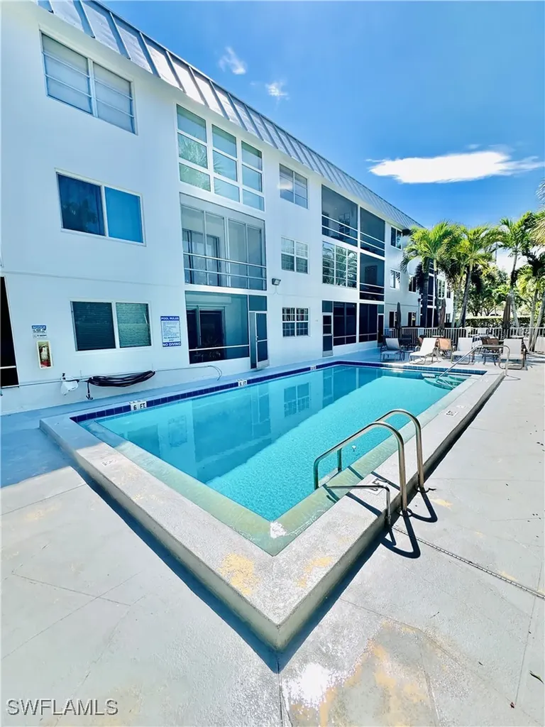 72 7th Street S Naples FL 34102