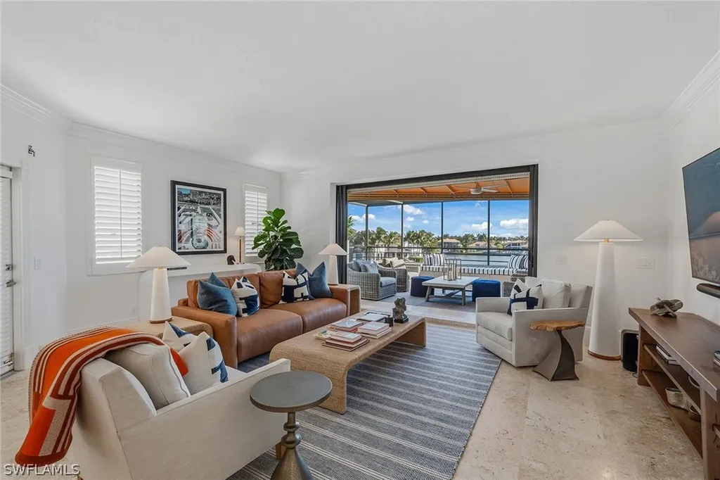 Naples FL, 4400 Gulf Shore Boulevard N, Unit 4-405