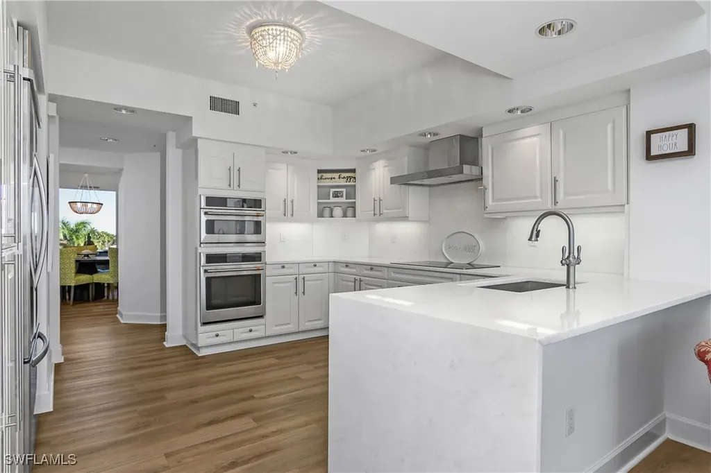 8990 Bay Colony Drive Naples FL 34108