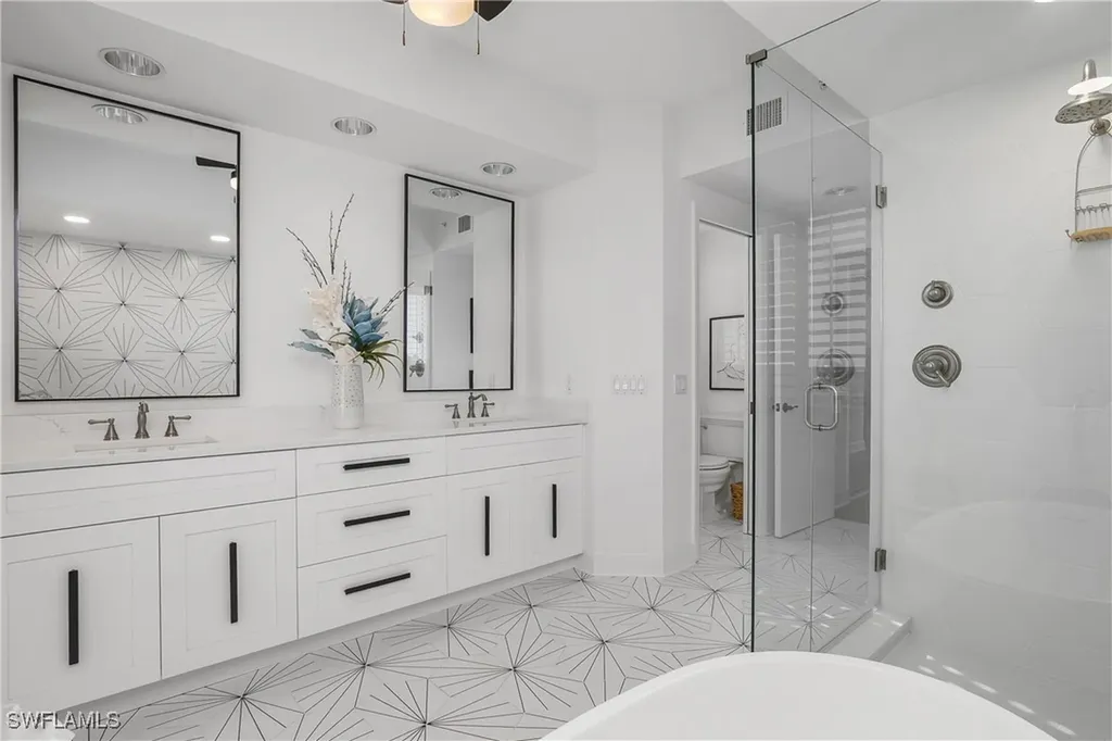 8990 Bay Colony Drive Naples FL 34108