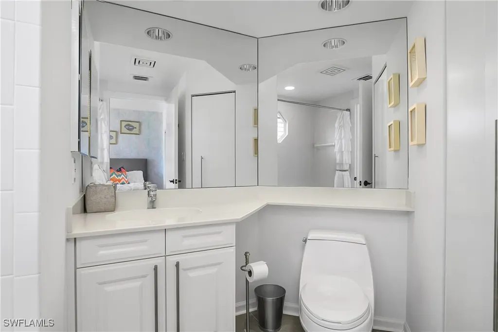 8990 Bay Colony Drive Naples FL 34108