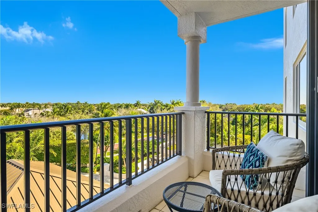 8990 Bay Colony Drive Naples FL 34108