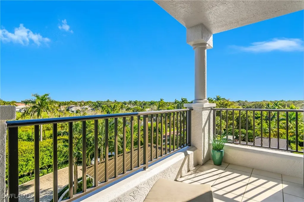 8990 Bay Colony Drive Naples FL 34108