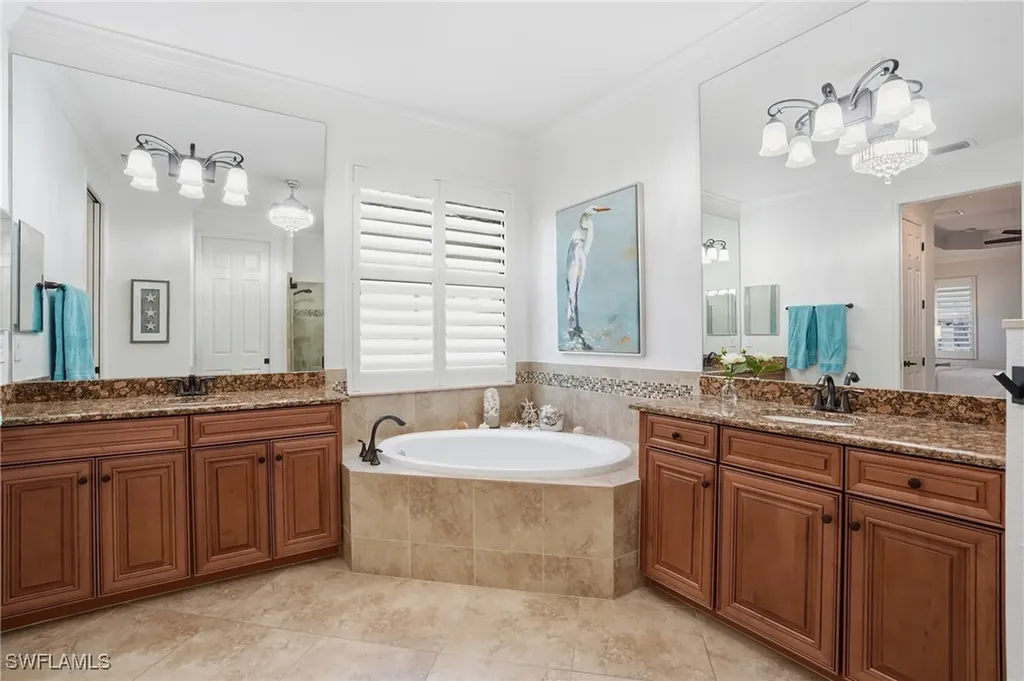 3022 Aviamar Circle Naples FL 34114