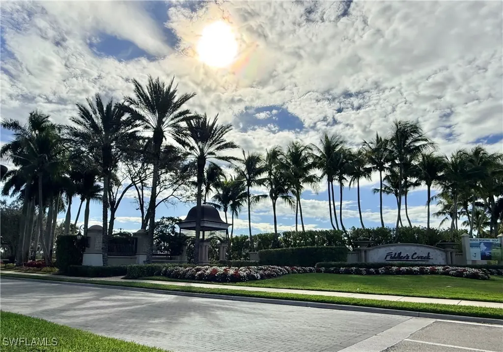 3022 Aviamar Circle Naples FL 34114