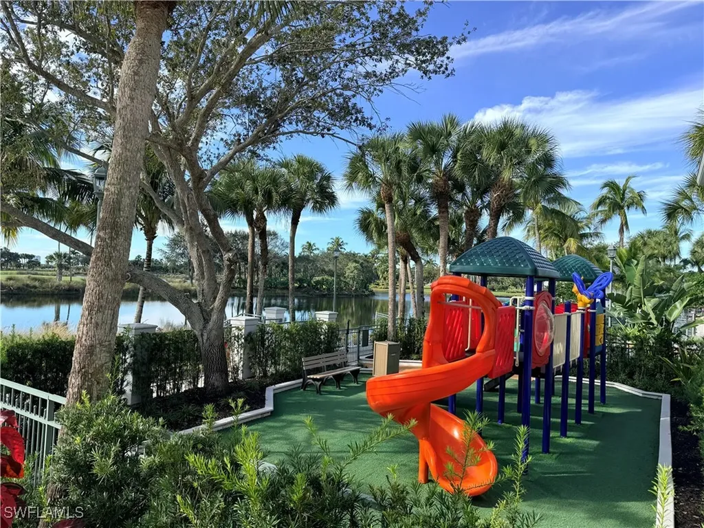 3022 Aviamar Circle Naples FL 34114