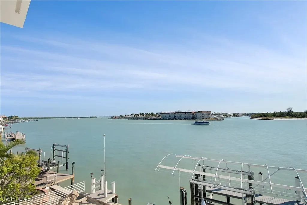 28 Pelican Street W Naples FL 34113