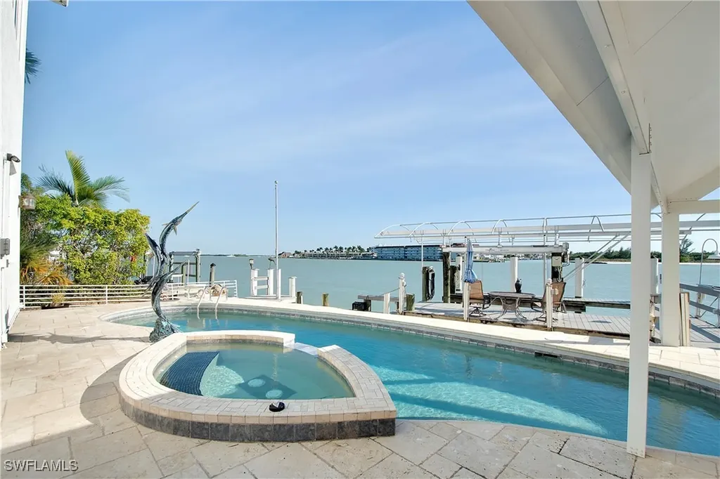 28 Pelican Street W Naples FL 34113