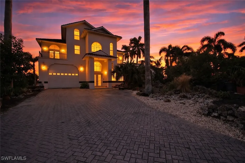 28 Pelican Street W Naples FL 34113