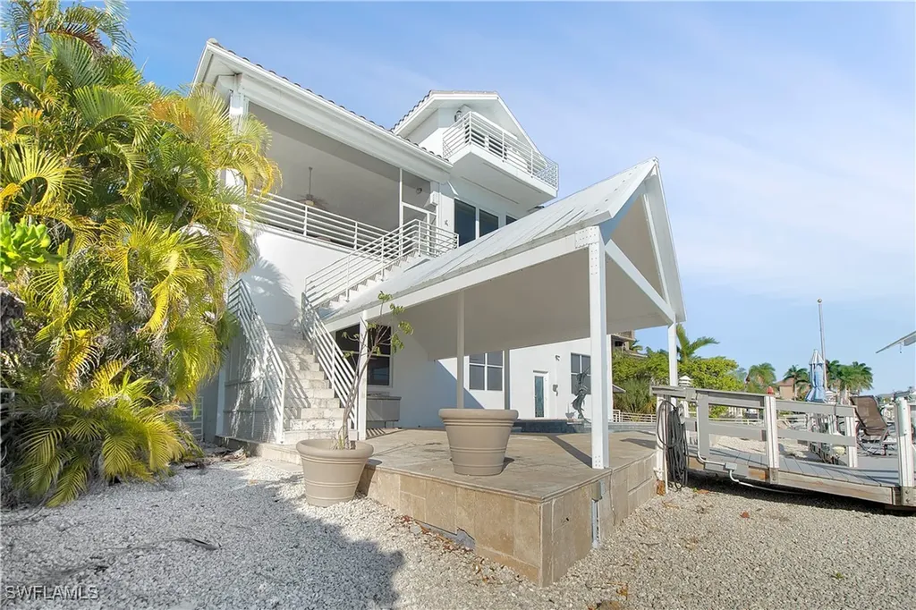 28 Pelican Street W Naples FL 34113