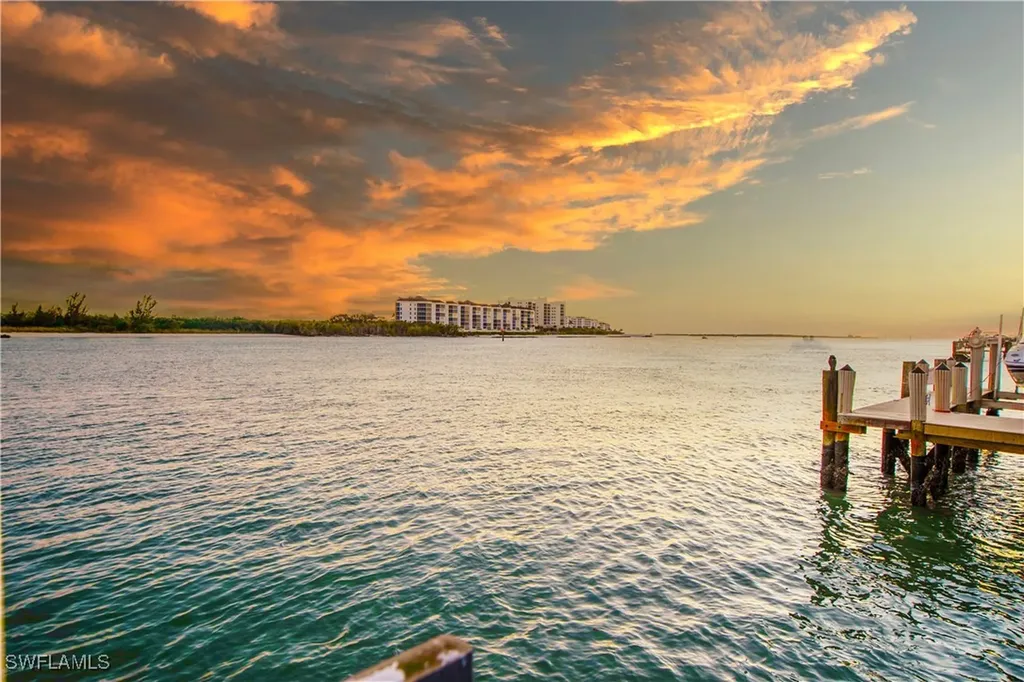 28 Pelican Street W Naples FL 34113