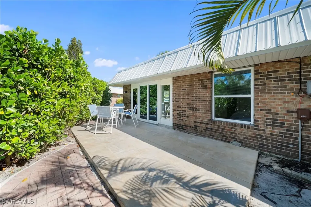 2858 Arbutus Street Naples FL 34112