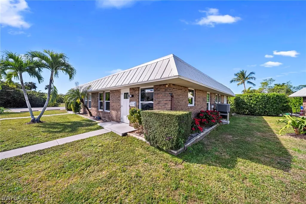 2858 Arbutus Street Naples FL 34112