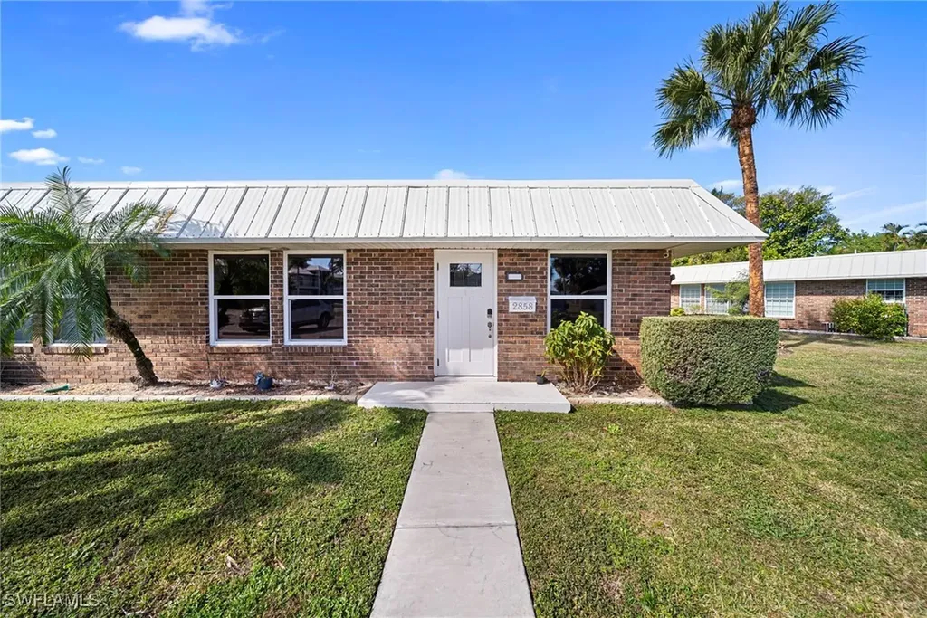 2858 Arbutus Street Naples FL 34112