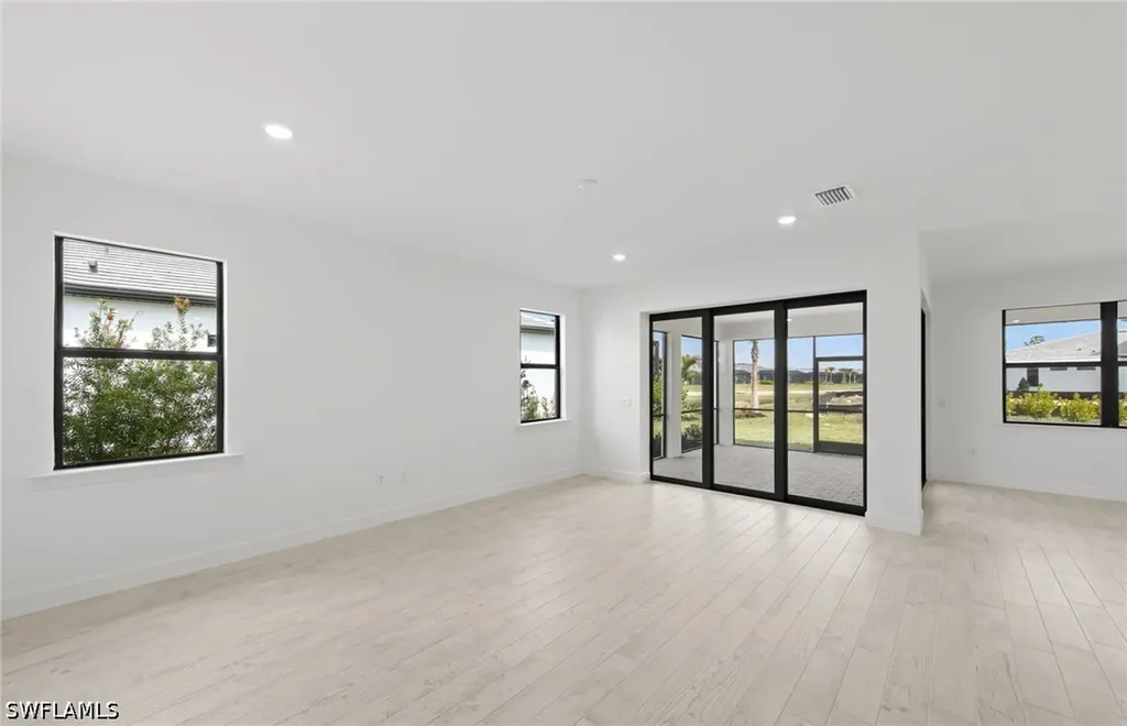 2072 Freemont Way Naples FL 34120